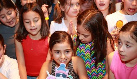  Annia Martínez Meade.