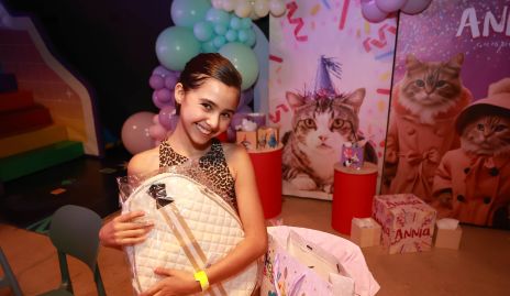  Annia Martínez Meade.