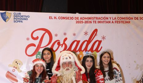  Mónica Chevaile, reina del Depor con su Corte Real.