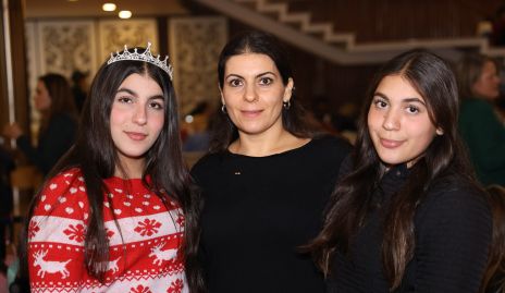  Abeer Ayub con sus hijas Abeer y Dalel Abraham.