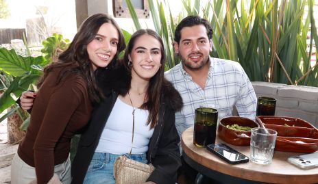  Montserrat Piñero, Fernanda García y Jaime Ascanio.
