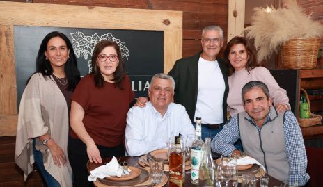 Marcela de la Maza, Mónica Nogues, Ariel Álvarez, Juan Manuel Piñero, Montserrat Abella y Martín de la Rosa.