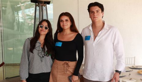  Rebeca, Fernanda y Eugenio Diez.
