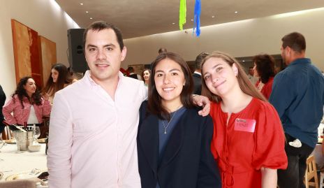  Luis Loustanau, Luisa Arellano y Montse Mireles.