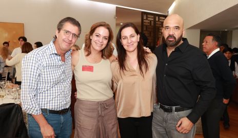  Jorge, Claudia y Gaby Diez Gutiérrez con José Manuel  Assad.