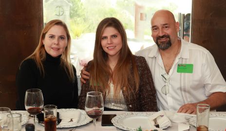  Beatriz Calanda, Silvia Calanda y Raul Cantú.