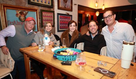  Yordi Ibarguengoytia, Adriana Gómez, Ale Contreras, Uriel Jiménez y Cristian Almazán.