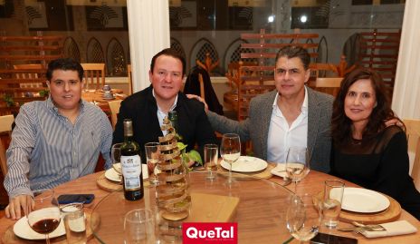  Alejandro Garza, Roberto Muñoz, Vale Hernández y Damaris Navia.