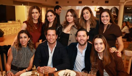  Margarita Bayona, Majo Salgado, Sandra Domínguez, Ximena Fernández, July Valle, Karla Tacea, Juan Pablo Castillo, Abraham Salgado y Gabriela Díaz Infante.