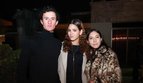  Ricardo Trujillo, Romina Ayala y Camila Bustamante.