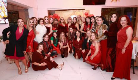  Leticia Longoria con sus amigas.