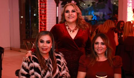  Leticia Longoria con sus amigas.