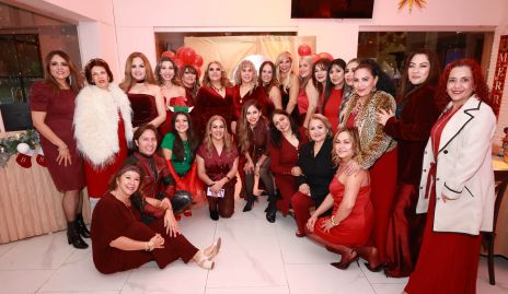  Leticia Longoria con sus amigas.