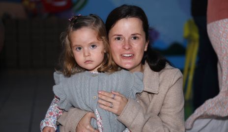   Regina Poumian y Ana Paty Meade.