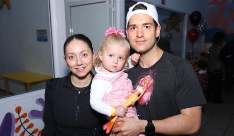  Nayelli Maya, Paula Zendejas y Pablo Zendejas .