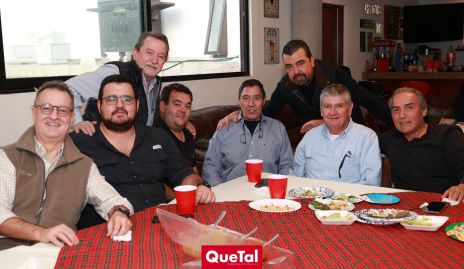  Ganzo Matienzo, Rodrigo Matienzo, Mauricio Valle, Fer Matienzo, Joaquín Valle, Chabelo Gómez, Poncho Humara y Mancha González.