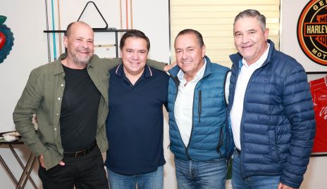  Renato Valle, José Luis Valle, Juan Carlos Valle y Pepe Maza.