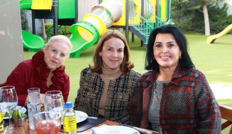  Carmen Muniesa, Diana Guel y Diana Reyes.