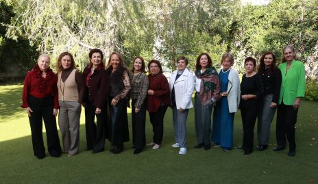  Carmen Muniesa, Marisol López, Rosy Vázquez, Alma Durón, Diana Guel, María del Carmen Martínez, Silvia Esparza, Mirna Bustillos, Chela Berrones, Adela Martínez, Rocío Dávila y Ana Villalobos. Club de Jardinería Magnolia.