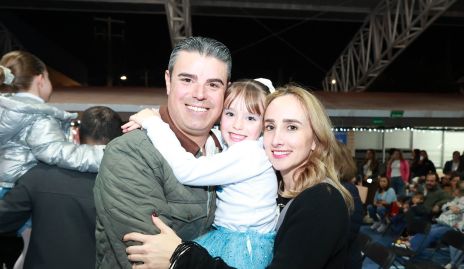  Santiago Labastida y Ángeles Mahbub con su hija Daniela.