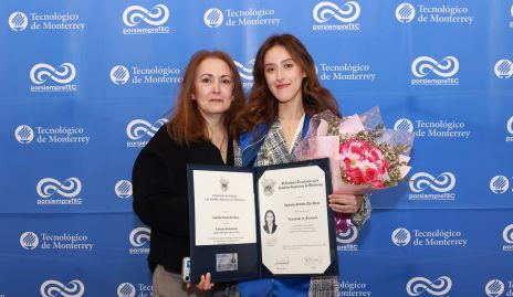  Laura del Pozo con su hija Isabella Ortuño.
