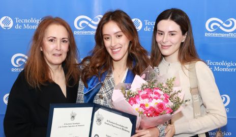  Laura del Pozo con sus hijas Laura e Isabella Ortuño.