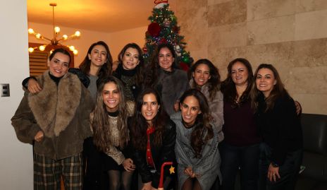  Paloma González, Valeria González, Beatriz Hernández, Pupi Torrescano, Chilis Botello, Ana Tere Acebo, Karla Rocha, Giselle Stahl, May Chávez, Gloria Leal.