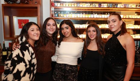  Sarah Muñiz, María Duque, Sofía Espinosa, Sofía Rosales y Emelyn Férez.
