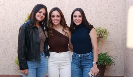  Julia Meade, Martha Ricavar y Paulina Charre.