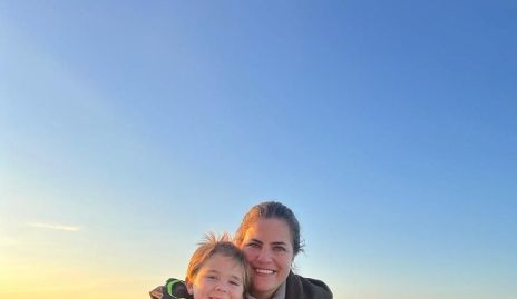  Danitza Lozano con sus hijos Daniel e Iker Zollino.