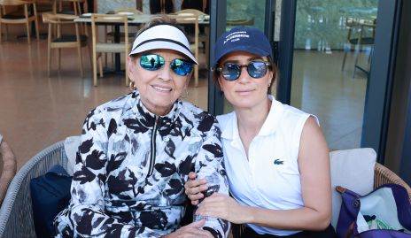  Toyita Villalobos y Lourdes Orozco.