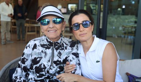  Toyita Villalobos y Lourdes Orozco.