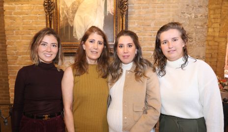  Elizabeth Treviño, Mónica Hernández, Mónica Torres y Sofi Torres.