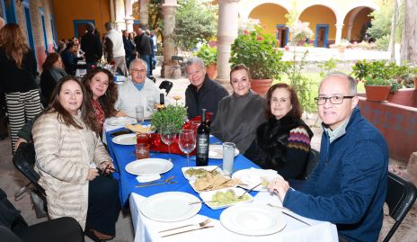  Claudia Álvarez, Alicia del Peral, Jorge Aldrett, Ramiro Pérez, Maricarmen López, Martha Lee y Salvador Aldrett.