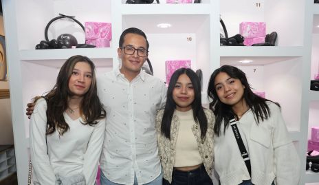  Ileana Zavala, Adrian Meza, Sara y Linda Puente.