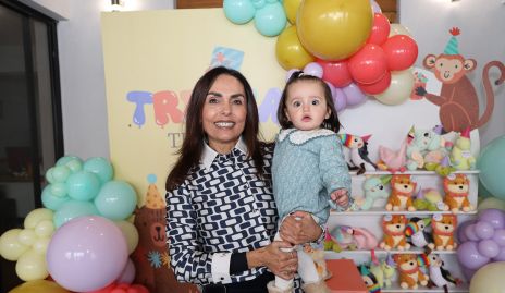  Marianela Villanueva con su nieta Triana Serrano.