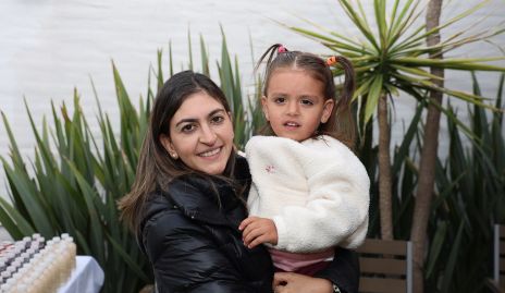  Paty Gómez con su hija Lucila Azcárate.