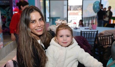  Giselle Stahl y Regina Güemes.