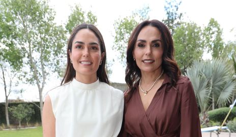  Macarena Villasuso con su mamá Marianela Villanueva.