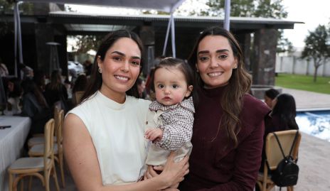  Macarena Villasuso, Triana Serrano y Marianela Villasuso.