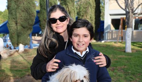  Montserrat e Iker Villanueva con su mascota Ship.