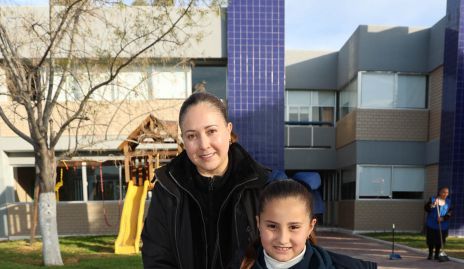  Familia García con su mascota Samuela.