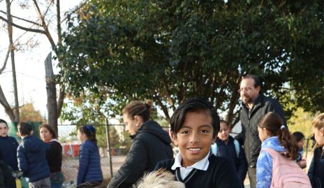  Mateo y Miguel Zapata con su mascota Max.