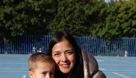 Santiago Luna y Lorena Serna con su mascota Bombón.