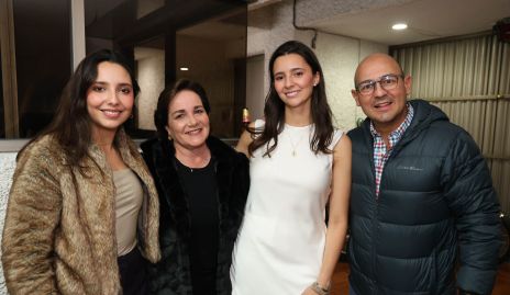  Valentina Nava, Sandra Estúa, Cristina Nava y Alejandro Villalobos.