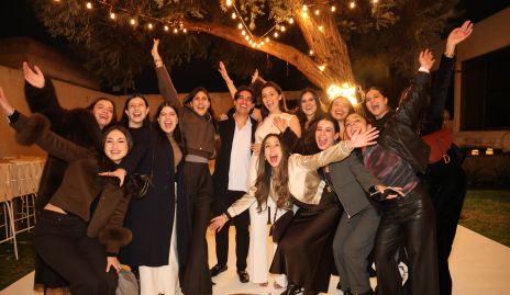  José María Rodríguez y Cristina Nava con las amigas de ella.