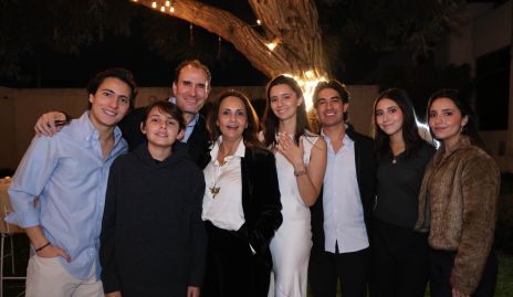  Luis Nava y Cristina Villalobos con sus hijos Güicho, Andrés, Cristina, José María, Inés y Valentina.