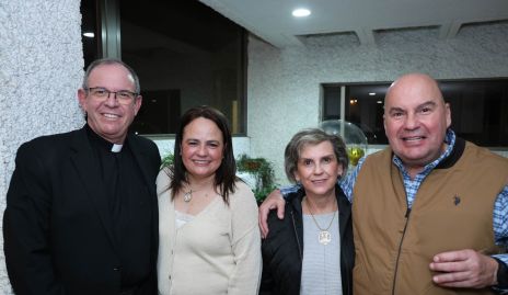  Pbro. Gabriel Del Valle, Coco Leos, Gabriela y Enrique Portillo.