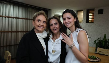  3 Generaciones, Toyita Villalobos, Cristina Villalobos y Cristina Nava.