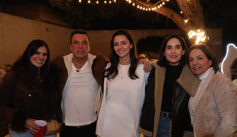  Cassandra Nava, David Lozano, Cristina Nava, Mariana Rodríguez y Claudia Quintero.